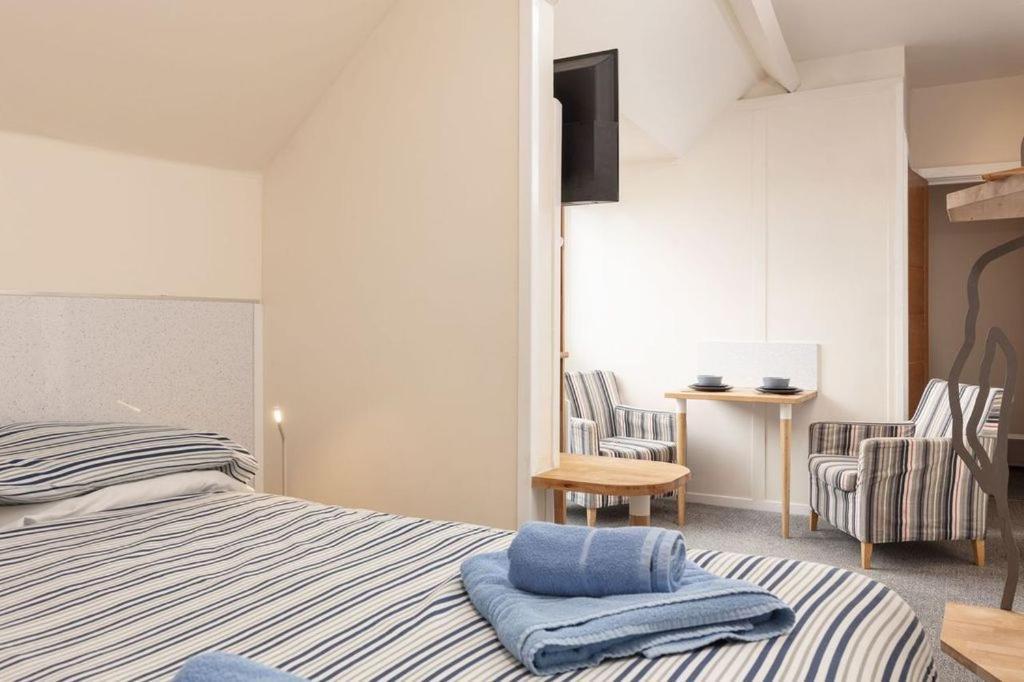 וויטבי Silver Street Suites מראה חיצוני תמונה