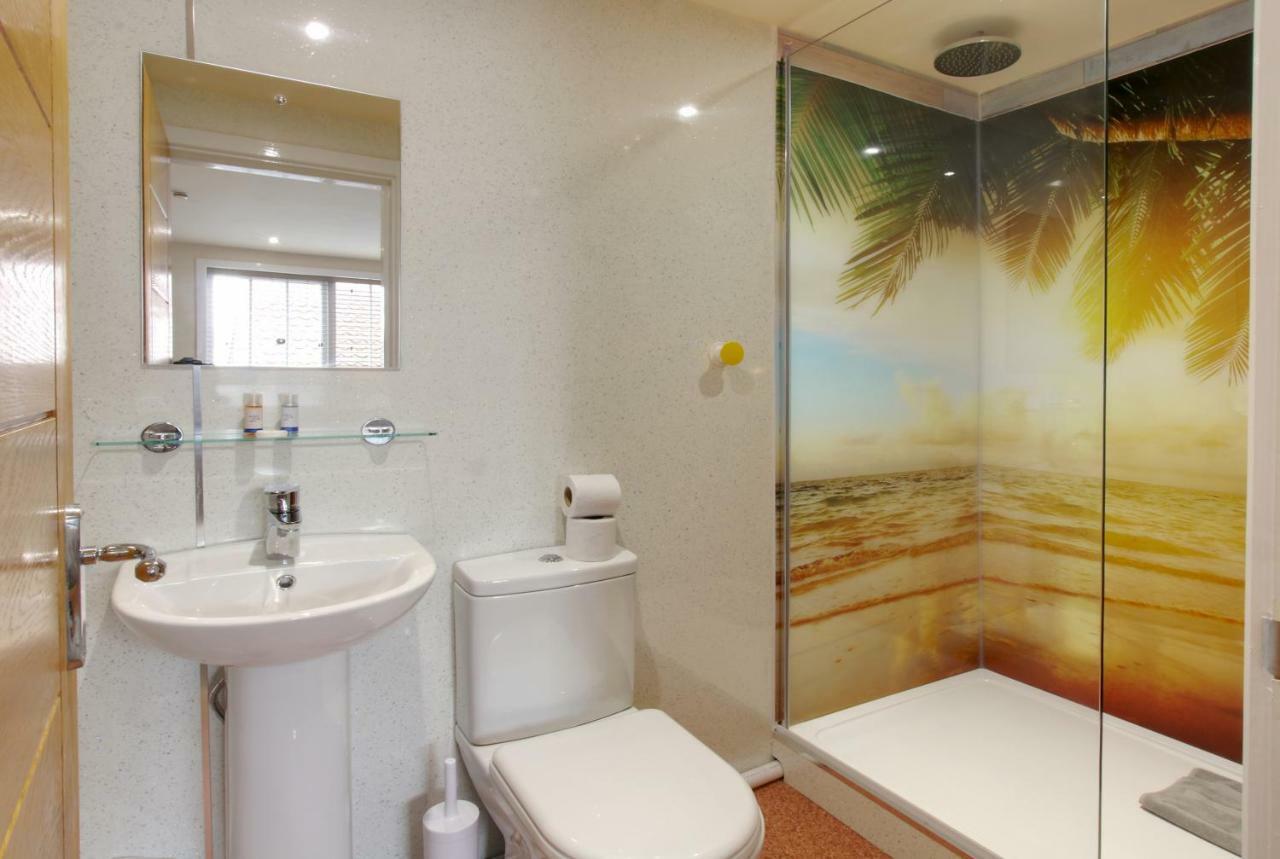 וויטבי Silver Street Suites מראה חיצוני תמונה